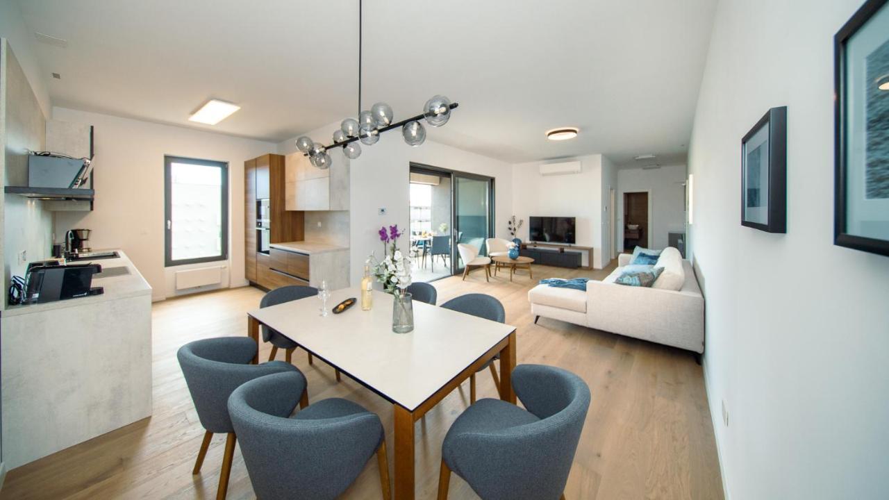 Pr Premium Apartment 로비니 외부 사진