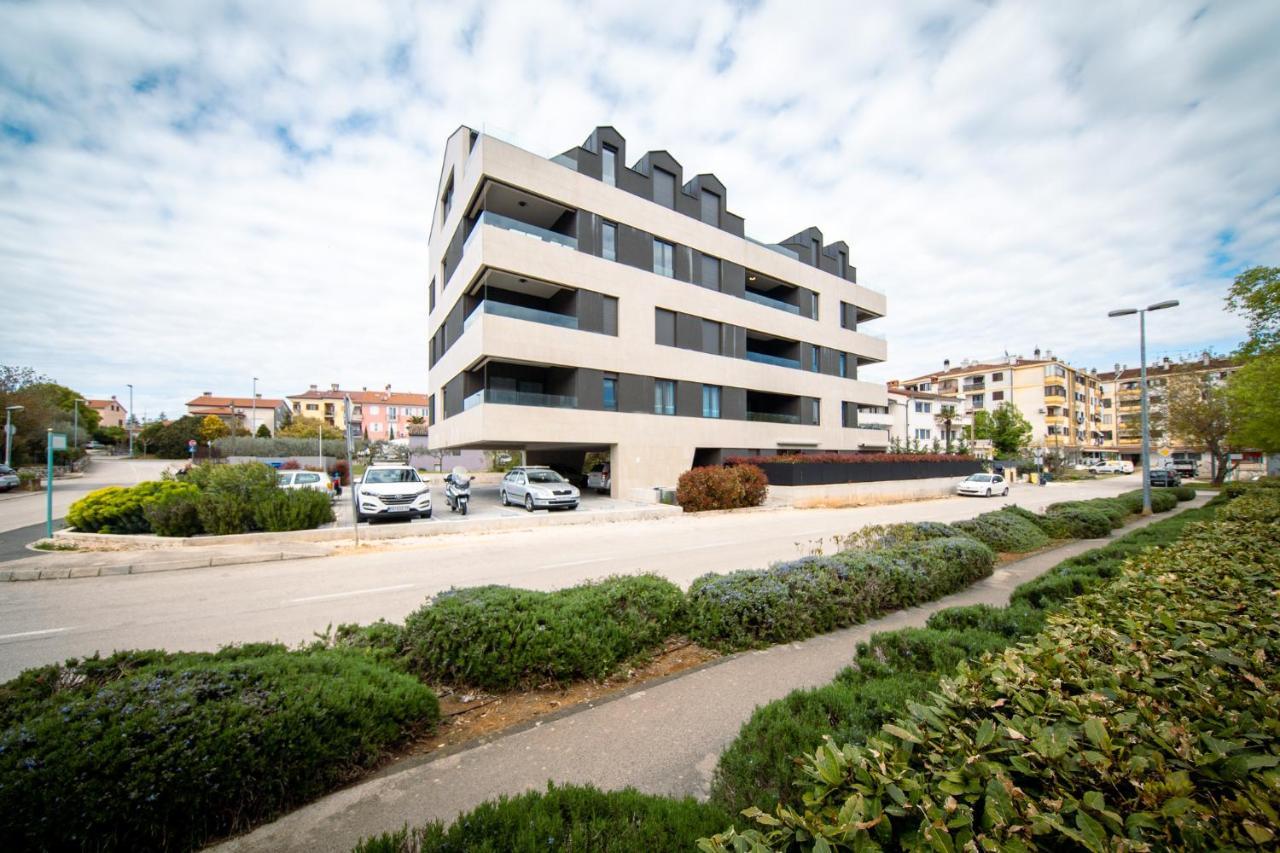 Pr Premium Apartment 로비니 외부 사진