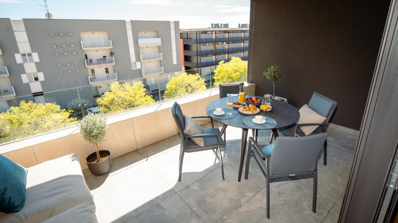 Pr Premium Apartment 로비니 외부 사진