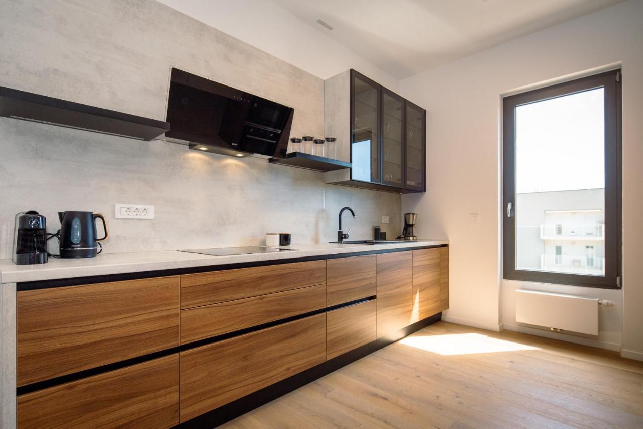 Pr Premium Apartment 로비니 외부 사진