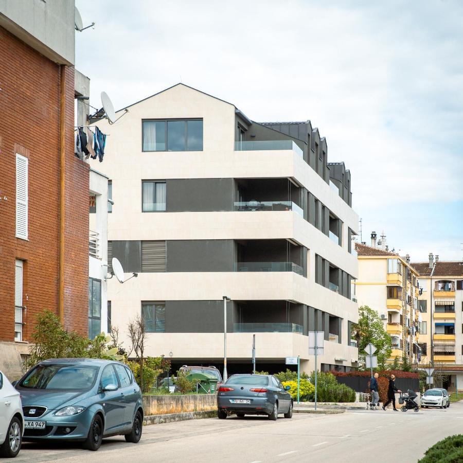 Pr Premium Apartment 로비니 외부 사진