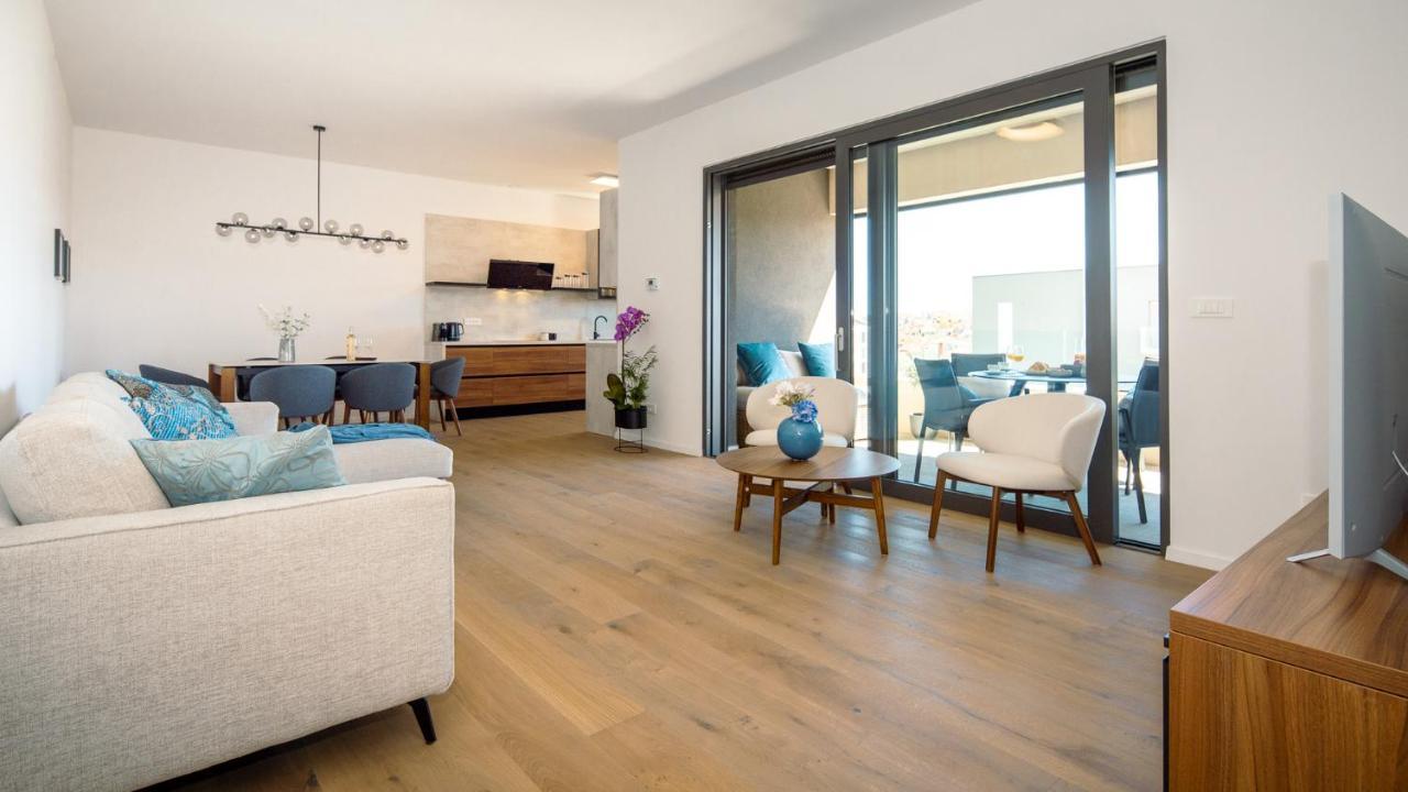 Pr Premium Apartment 로비니 외부 사진