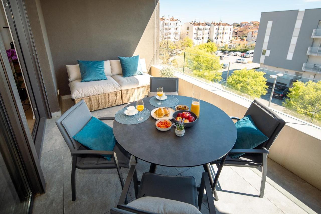 Pr Premium Apartment 로비니 외부 사진