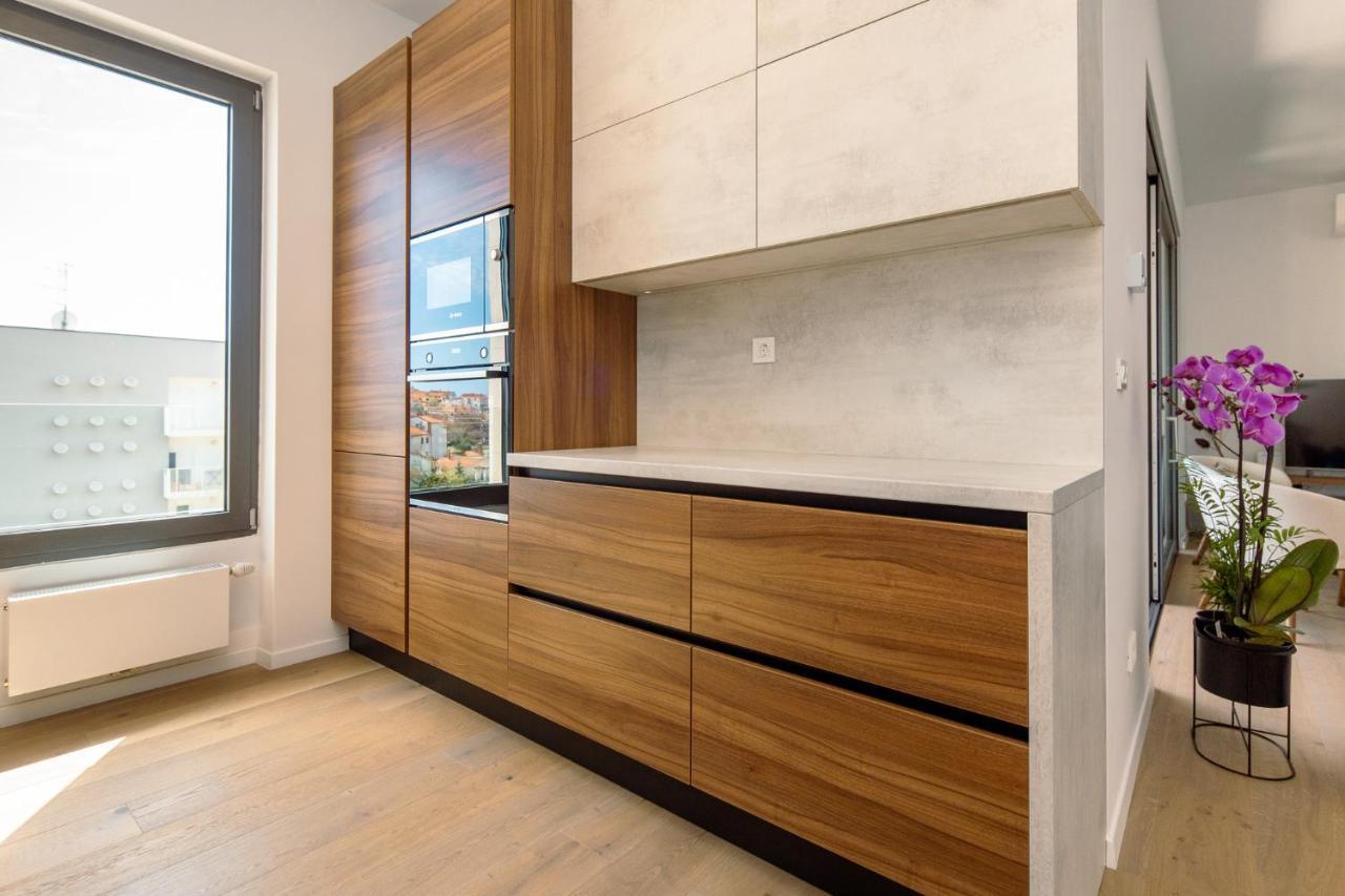 Pr Premium Apartment 로비니 외부 사진