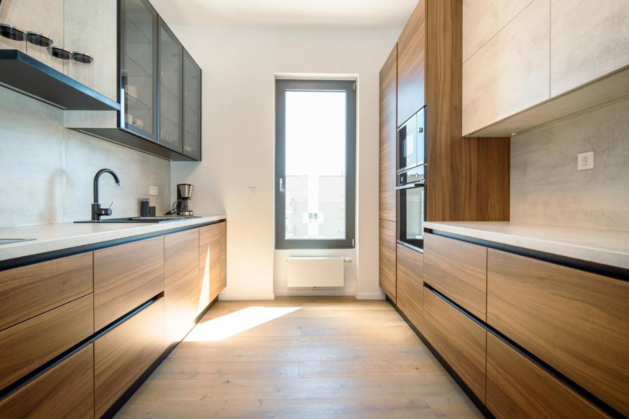 Pr Premium Apartment 로비니 외부 사진