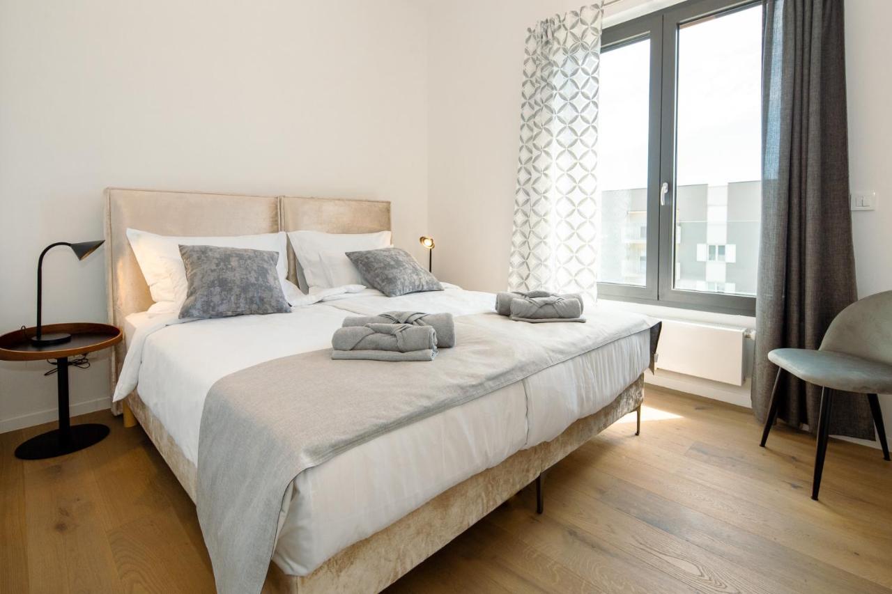 Pr Premium Apartment 로비니 외부 사진
