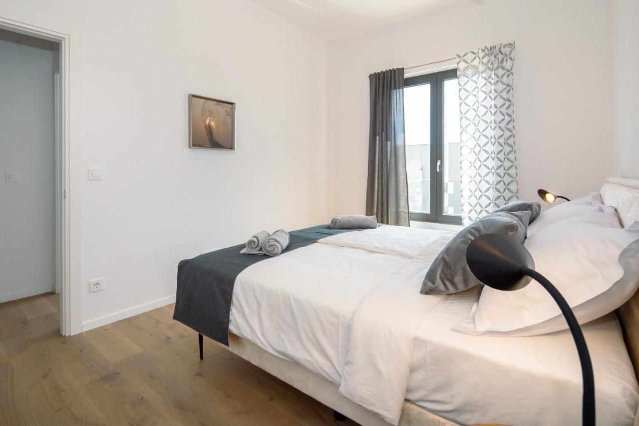 Pr Premium Apartment 로비니 외부 사진