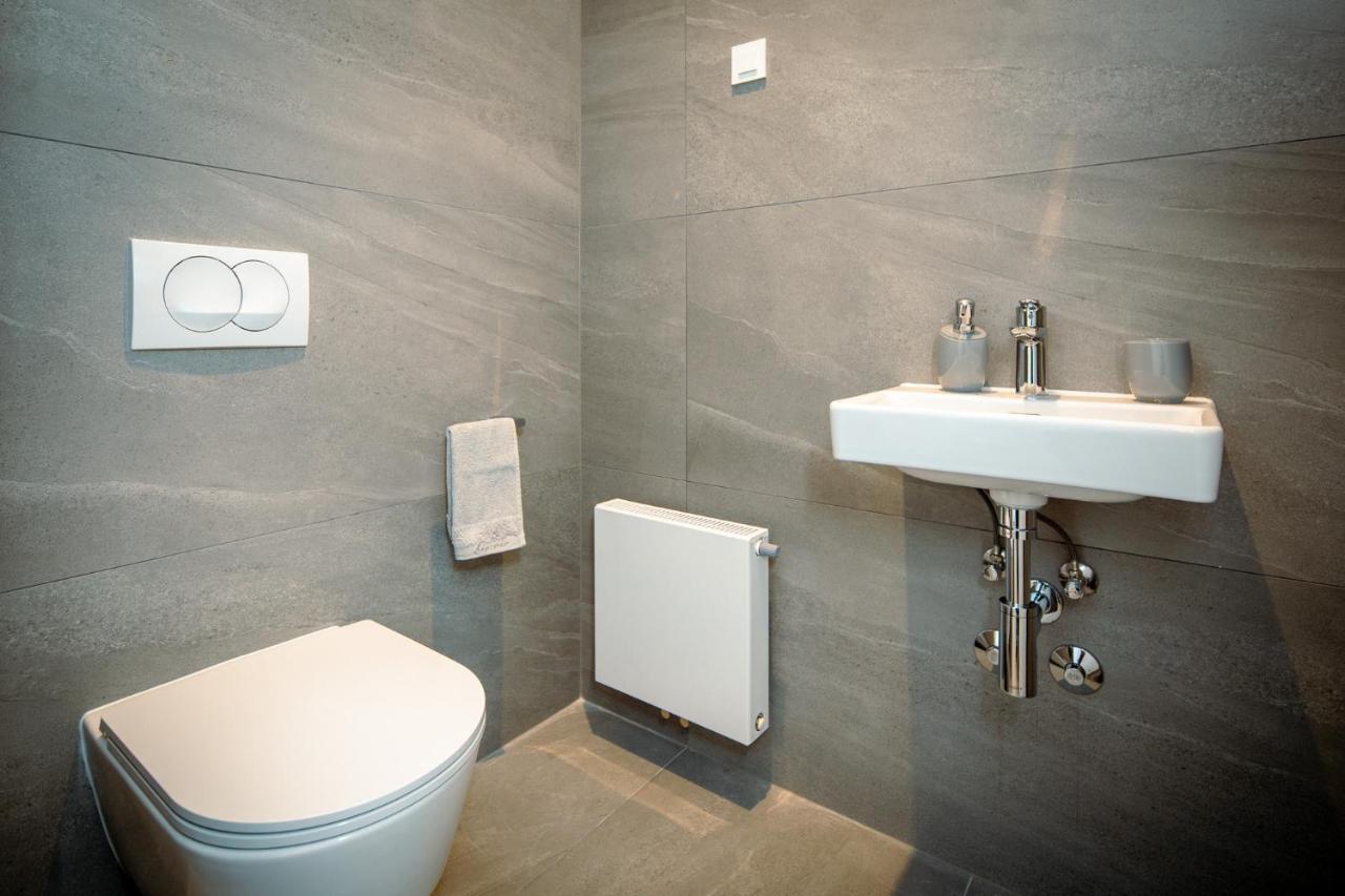 Pr Premium Apartment 로비니 외부 사진
